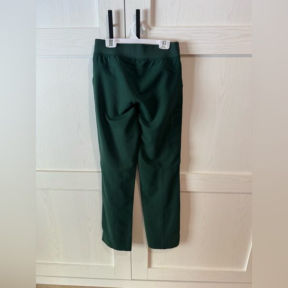 Figs Women’s Technical Collection - British Racing Green Scrub Set - XS/T & XXS - Picture 4 of 13